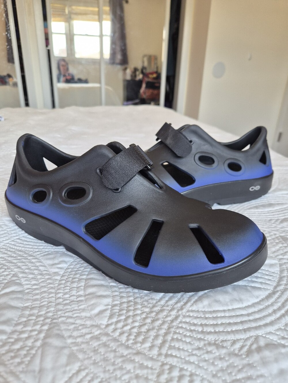 EUC Oofos Oocandoo Recovery Sandals Size Men 11 Royal Blue Black